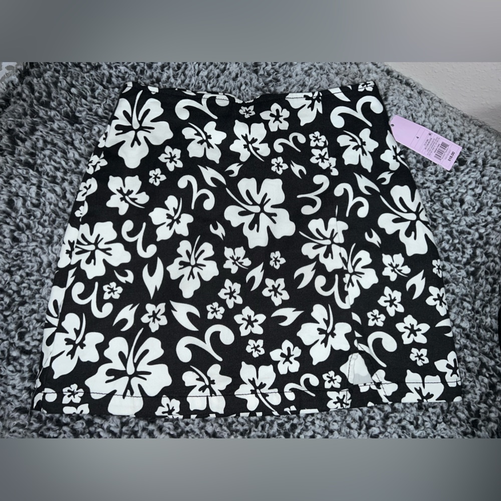Floral skirt! NWT!!!